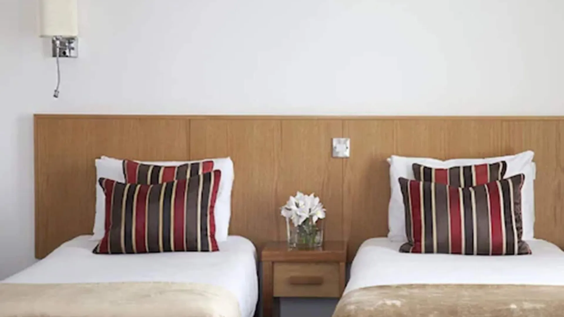 ***  דבלין Arlington Hotel O'Connell Bridge אירלנד
